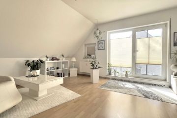 Rendite mit Aussicht: Dachgeschoss-Apartment mit Südbalkon in Niedersedlitz