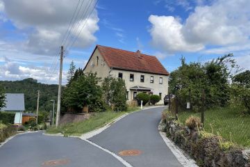 Charmantes Landhaus mit großem Naturgrundstück und herrlichem Weitblick